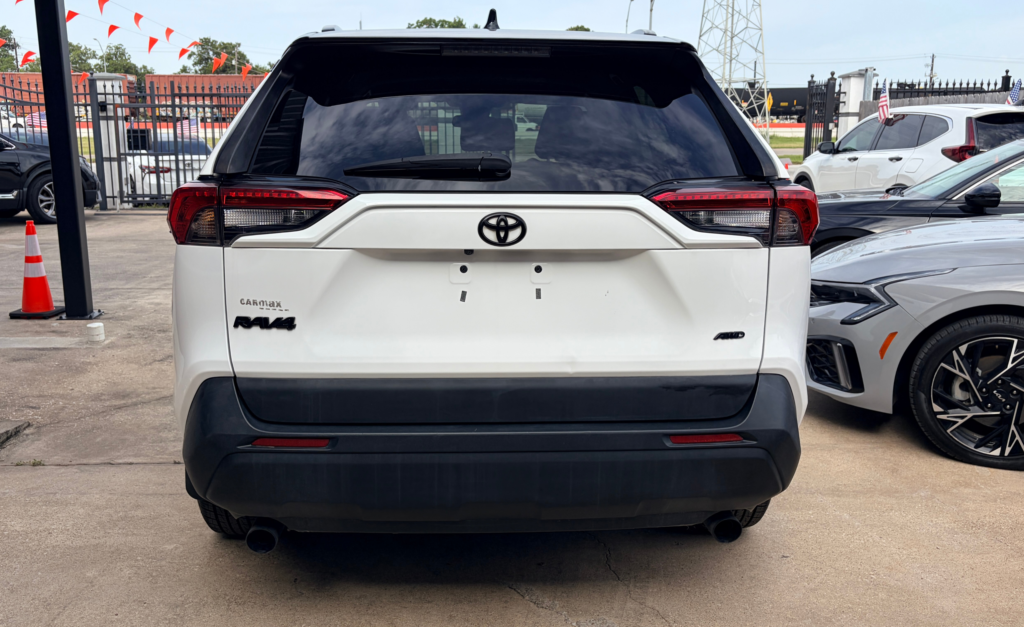 TOYOTA RAV4 LE