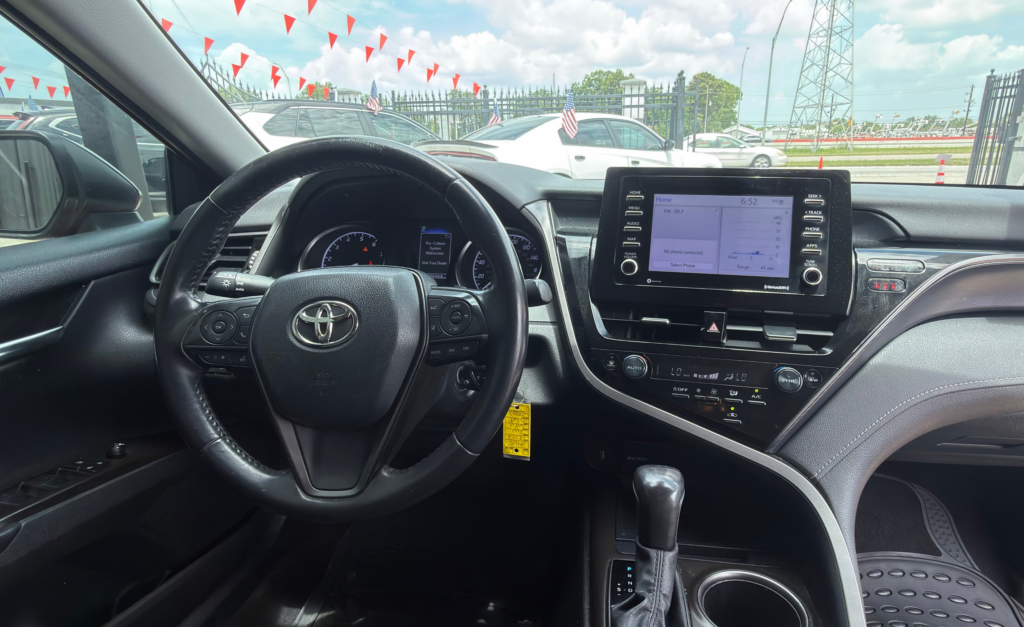 TOYOTA CAMRY SE