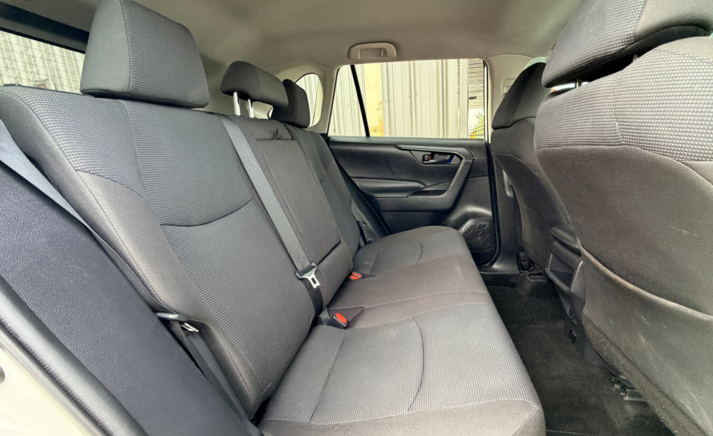 TOYOTA RAV4 LE