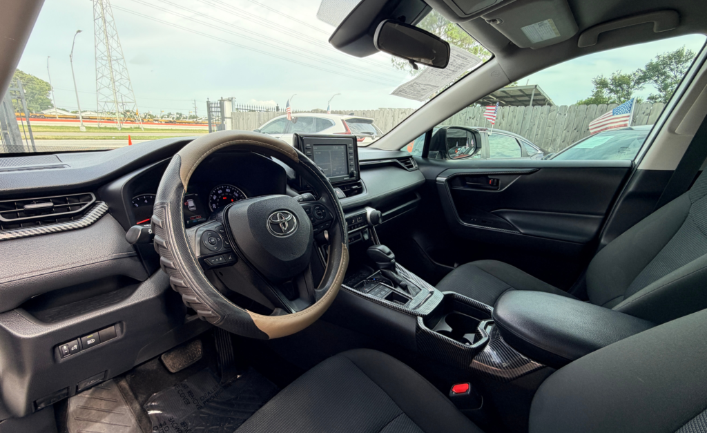TOYOTA RAV4 LE
