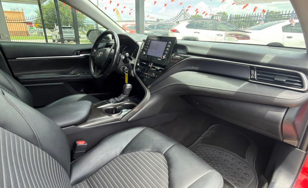 TOYOTA CAMRY SE